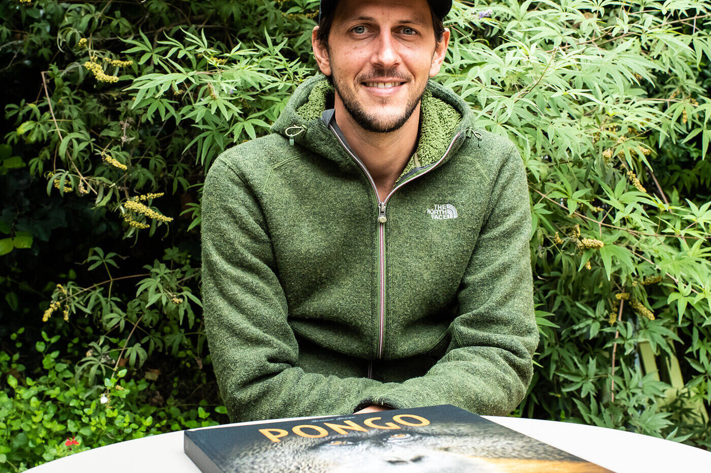 Le photographe naturaliste Maxime Aliaga, auteur du livre Pongo consacré aux orangs-outans